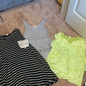 Woman’s tank top bundle! Set of 3!